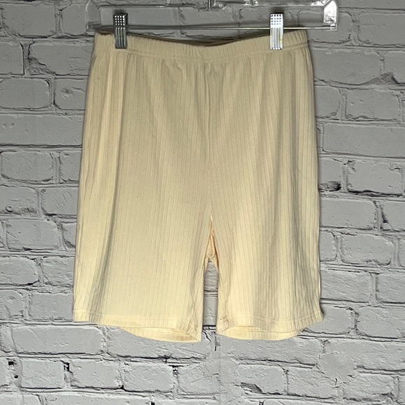 Ekouaer Pants - Cream Women's Bike Shorts